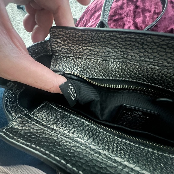 Coach Swagger - Picture 10 of 10